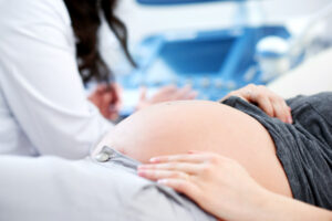 Covid-19 aumenta riscos de partos prematuros e mortalidade em gestantes