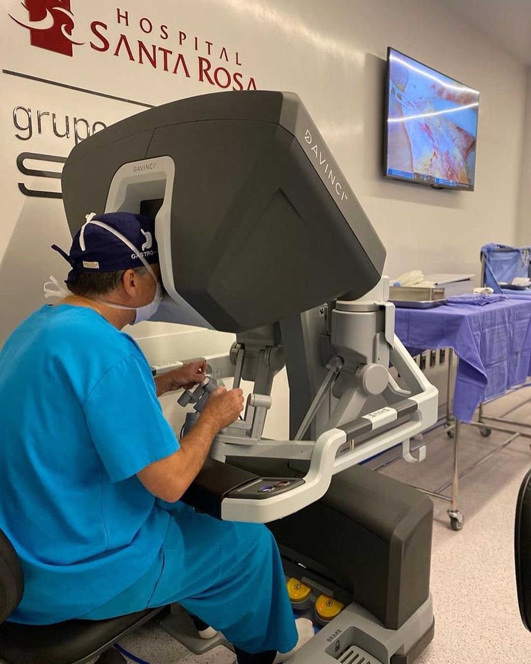 Primeiros pacientes aprovam o pós-operatório da cirurgia robótica feita no Hospital Santa Rosa. Número de especialidades usando o robô está aumentando