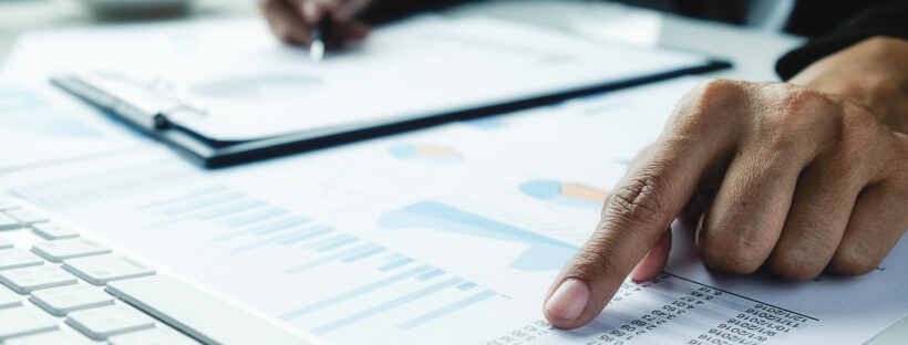 Dialog - estatisticas apresentacao economia empregos lucro profissional Freepik