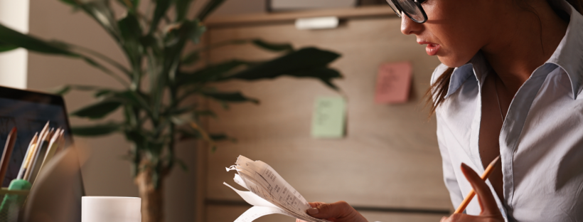 Dialog - financas pessoais freepik red